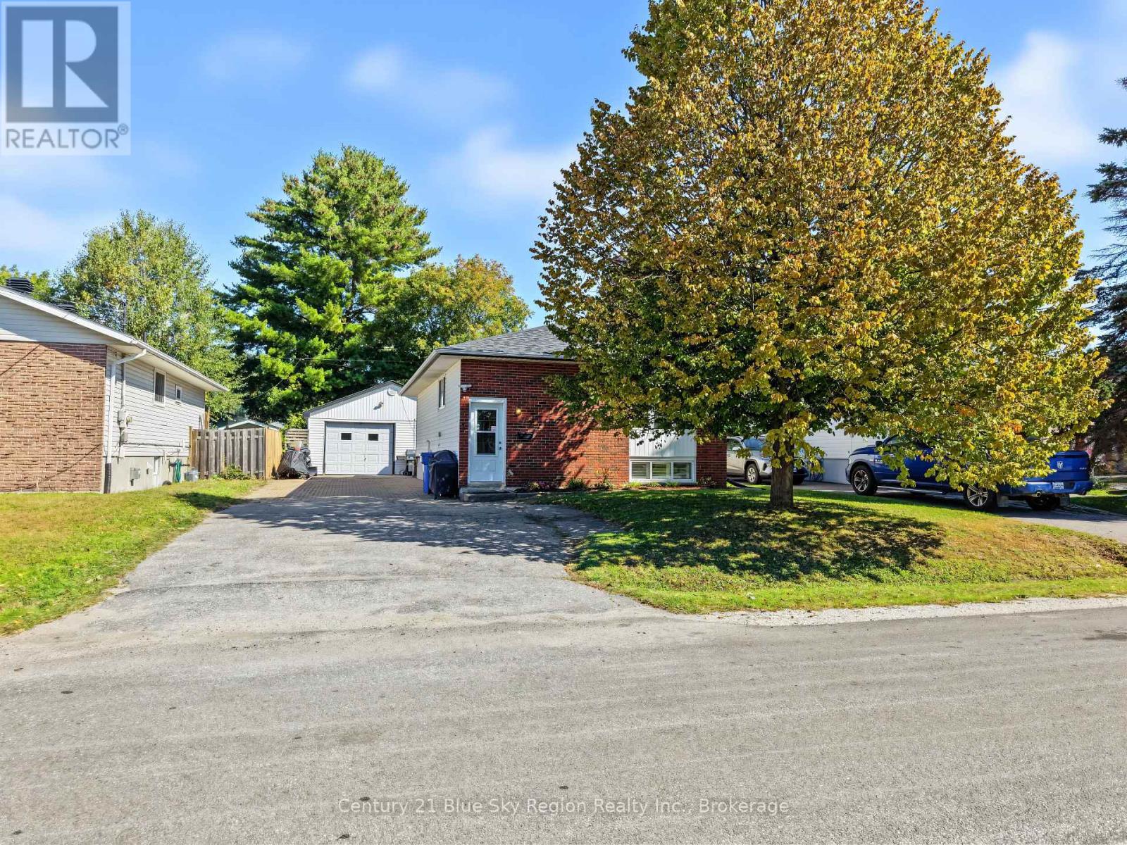 72 Van Horne Crescent, North Bay (Ferris), Ontario, P1A1G3, North Bay (Ferris), Ontario — photo 1 of 5