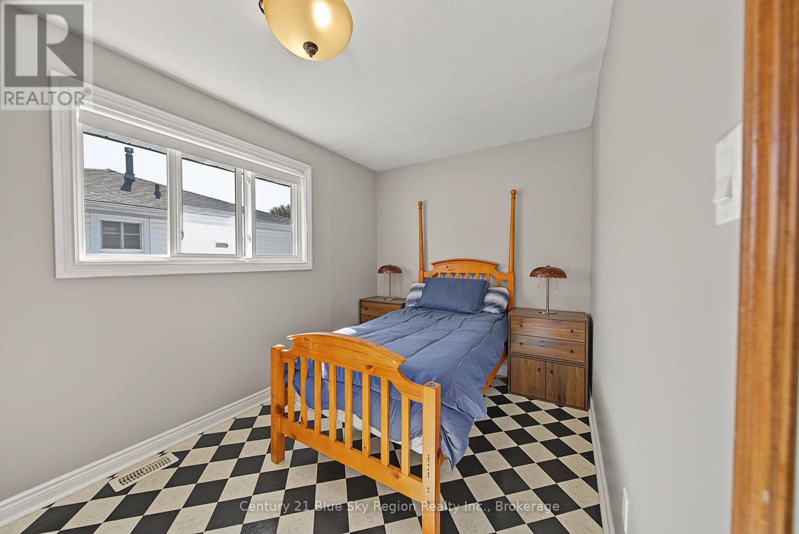 72 VAN HORNE CRESCENT - 11