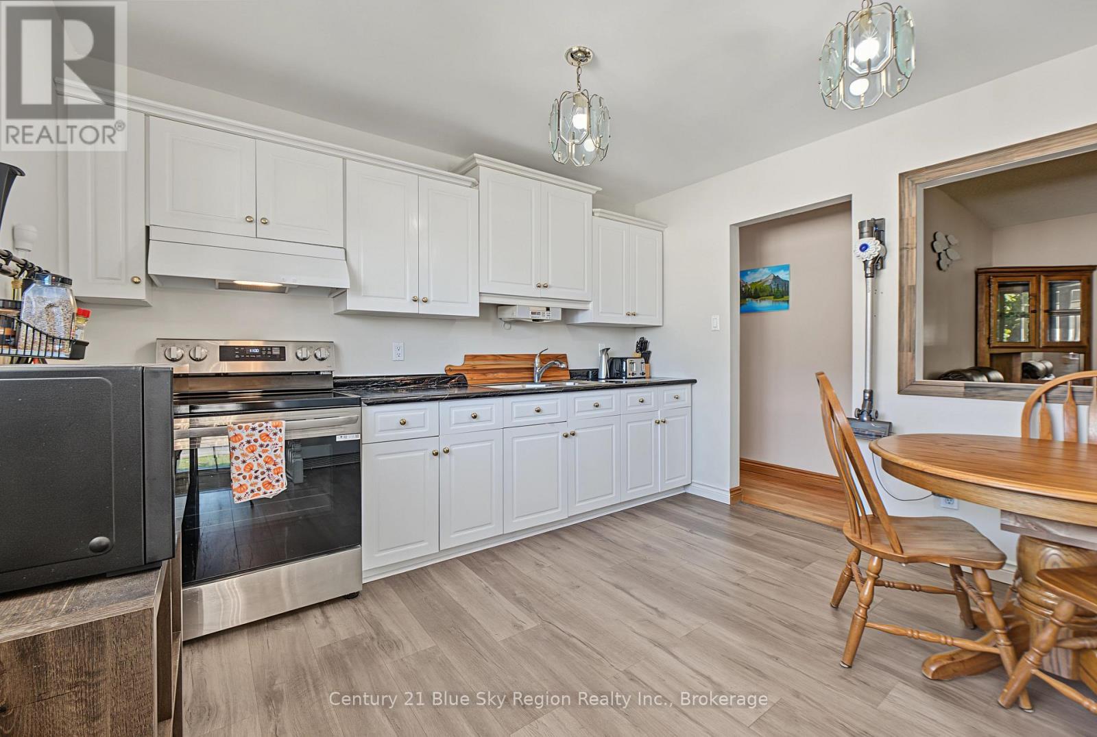 72 VAN HORNE CRESCENT - 4