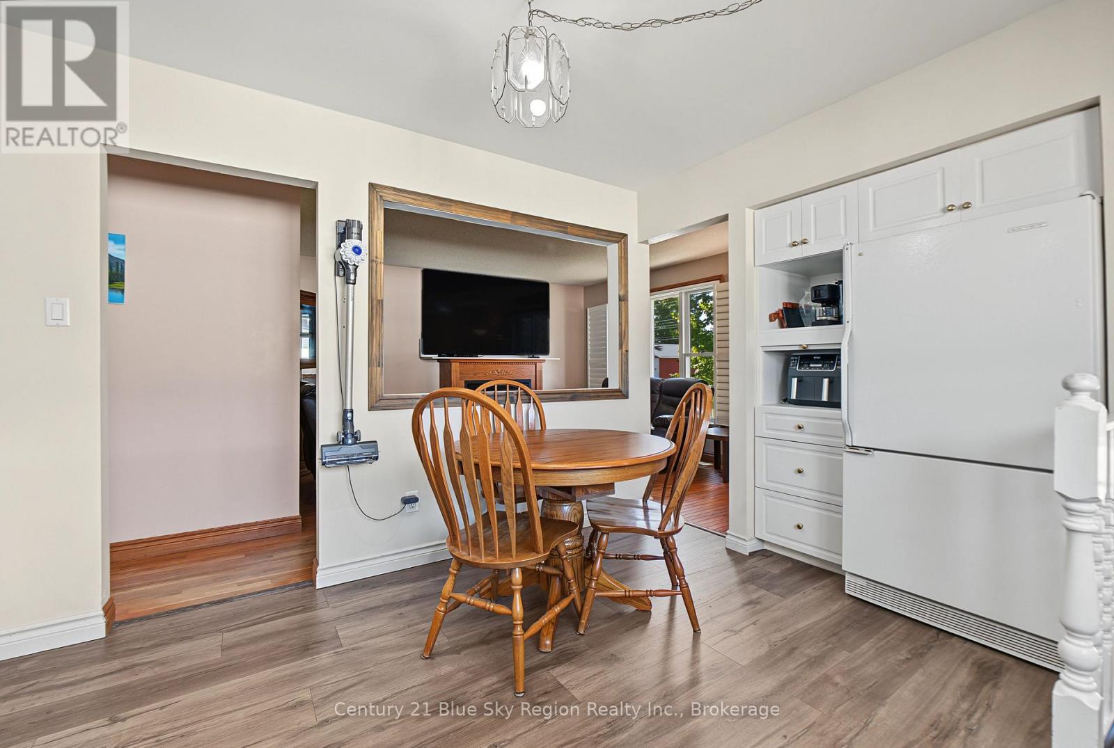 72 Van Horne Crescent, North Bay (Ferris), Ontario, P1A1G3, North Bay (Ferris), Ontario — photo 5 of 5