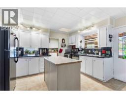 Sunroom - 504 Wilson St, Victoria, BC V9A3G7 Photo 13