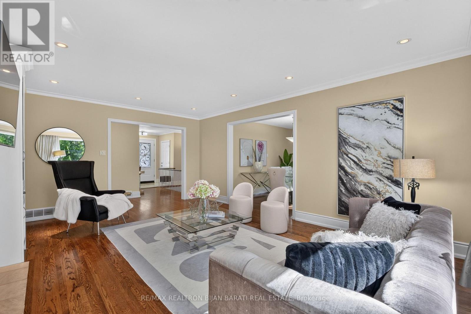 22 BRUCEDALE CRESCENT - 10