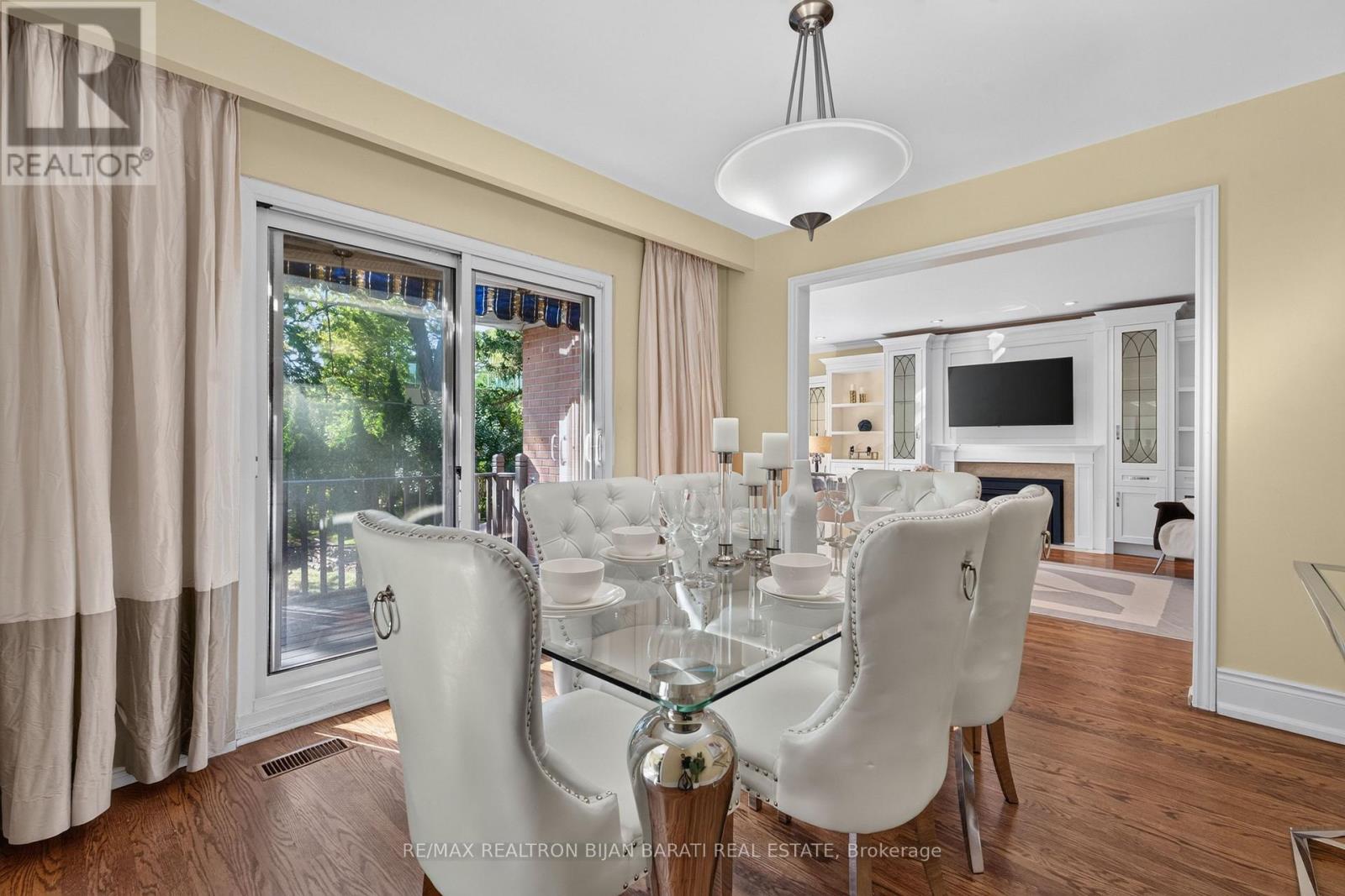 22 BRUCEDALE CRESCENT - 11