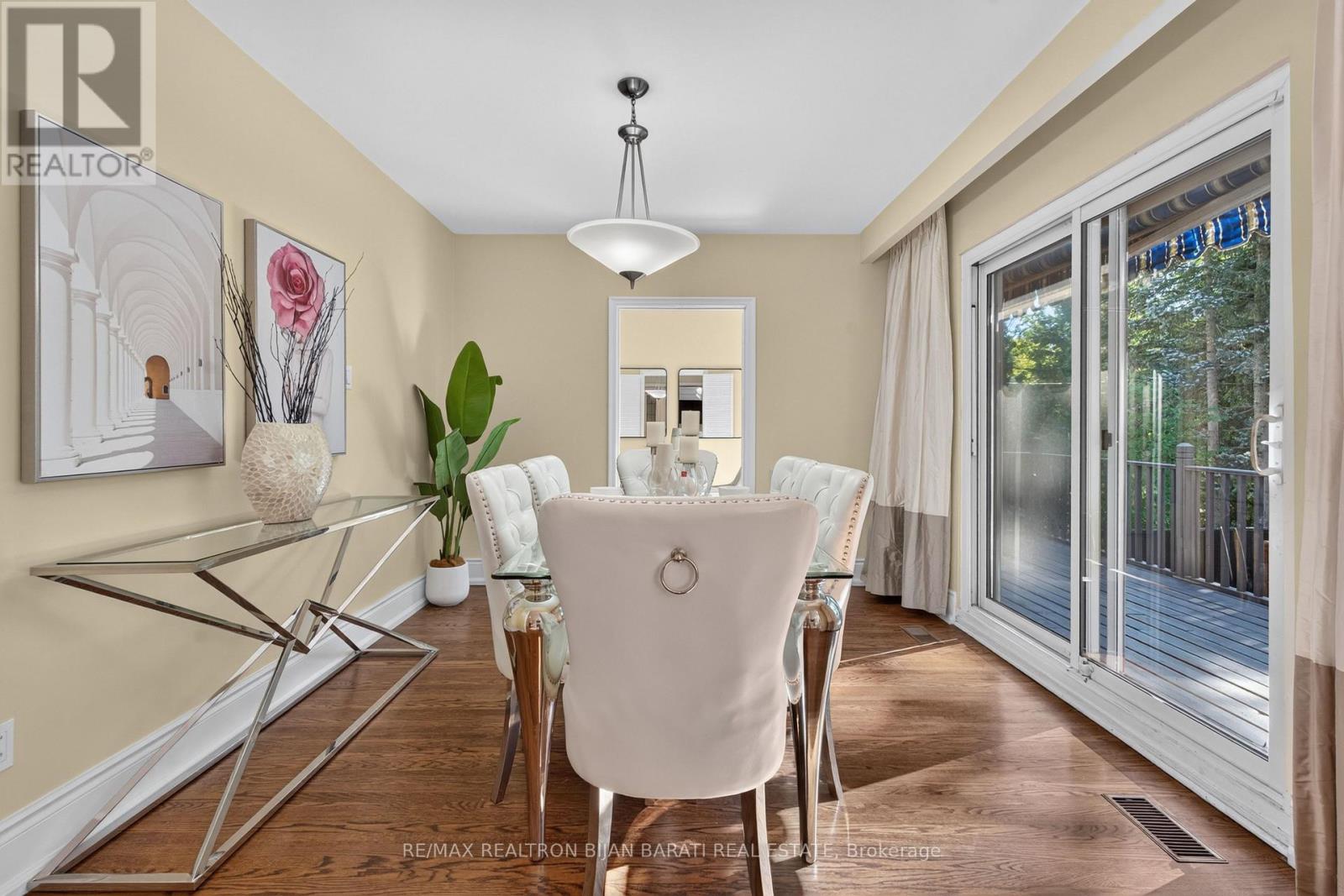 22 BRUCEDALE CRESCENT - 13