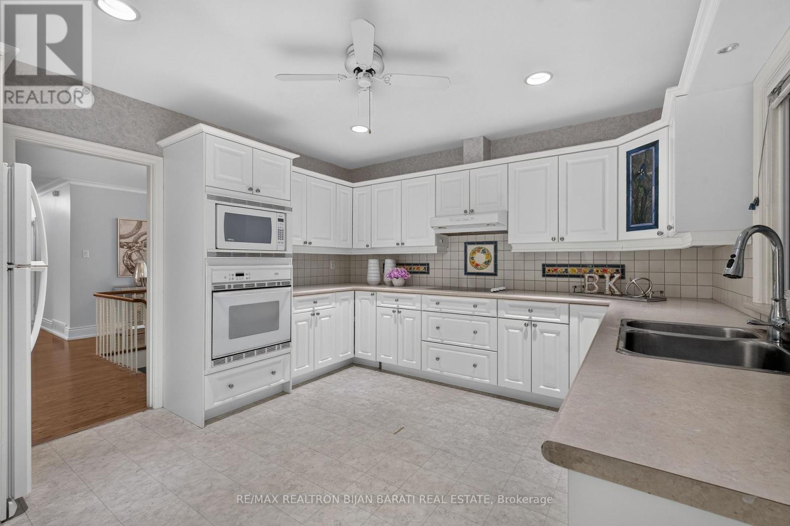 22 BRUCEDALE CRESCENT - 20