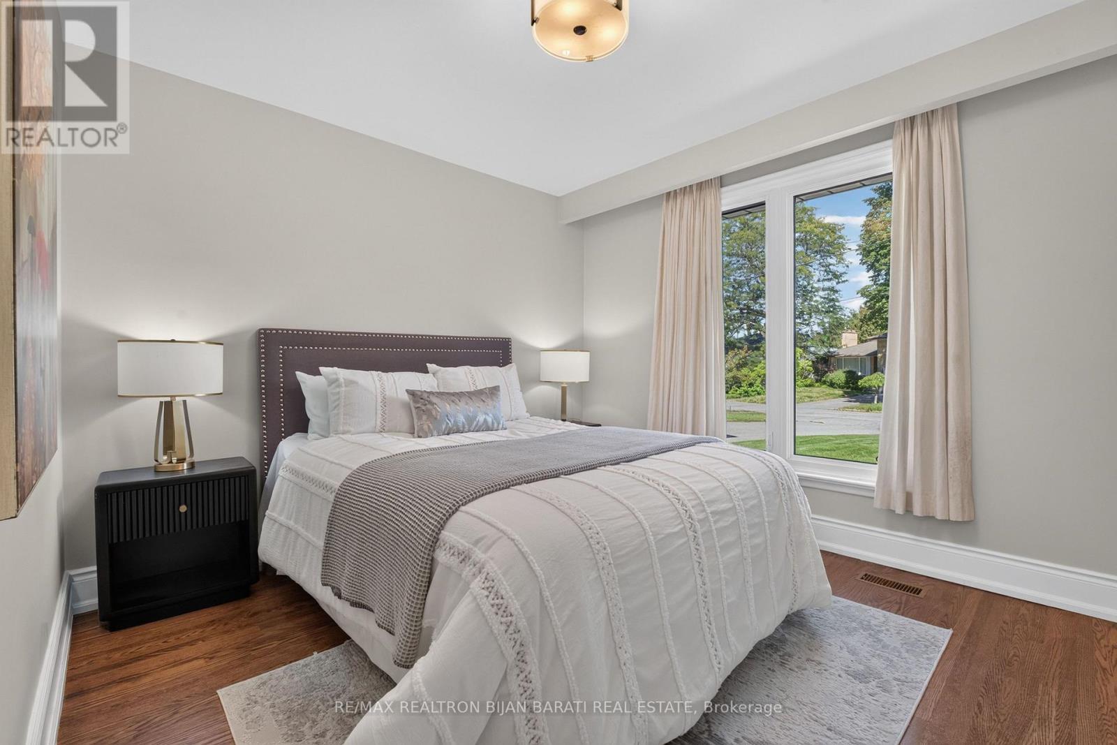 22 BRUCEDALE CRESCENT - 27