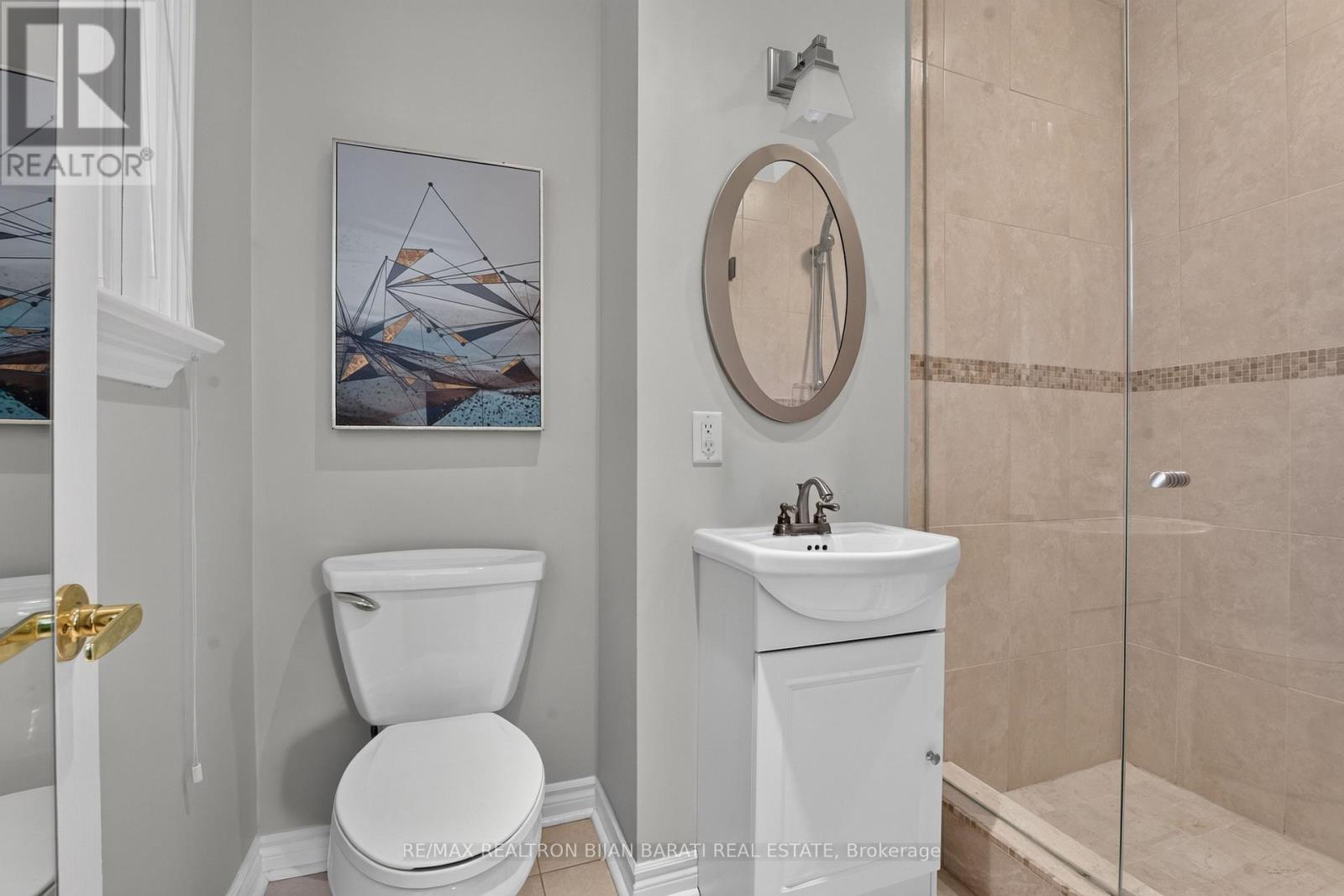 22 BRUCEDALE CRESCENT - 29