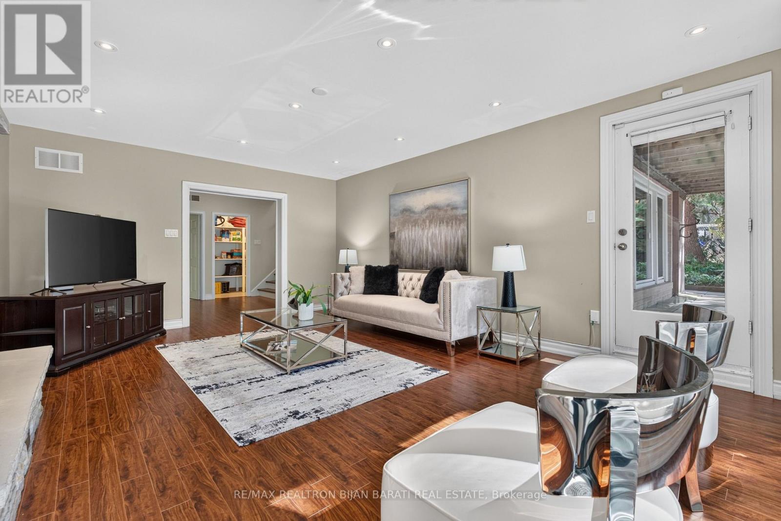 22 BRUCEDALE CRESCENT - 30