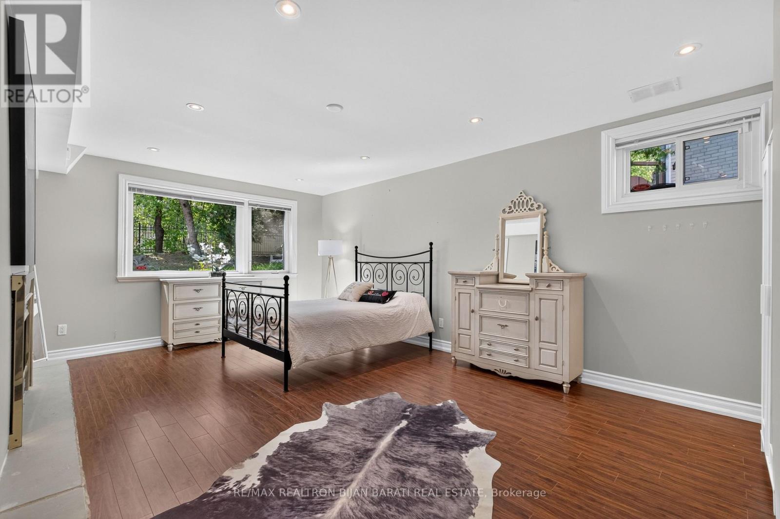 22 BRUCEDALE CRESCENT - 33