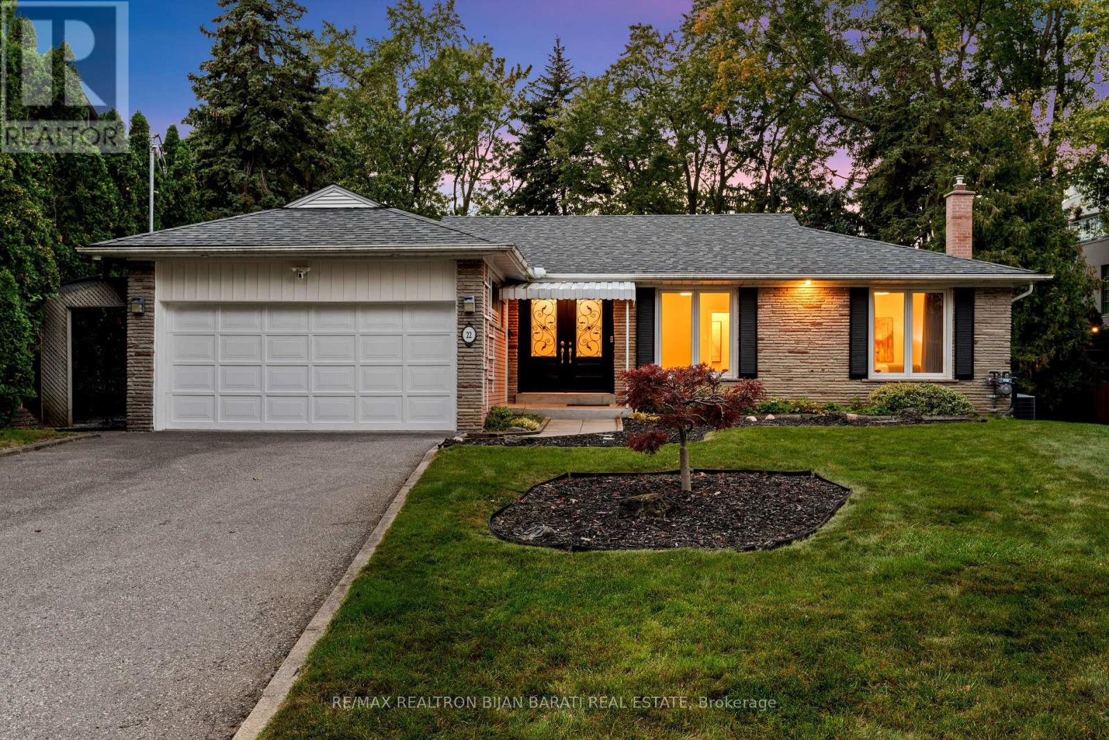 22 BRUCEDALE CRESCENT - 4