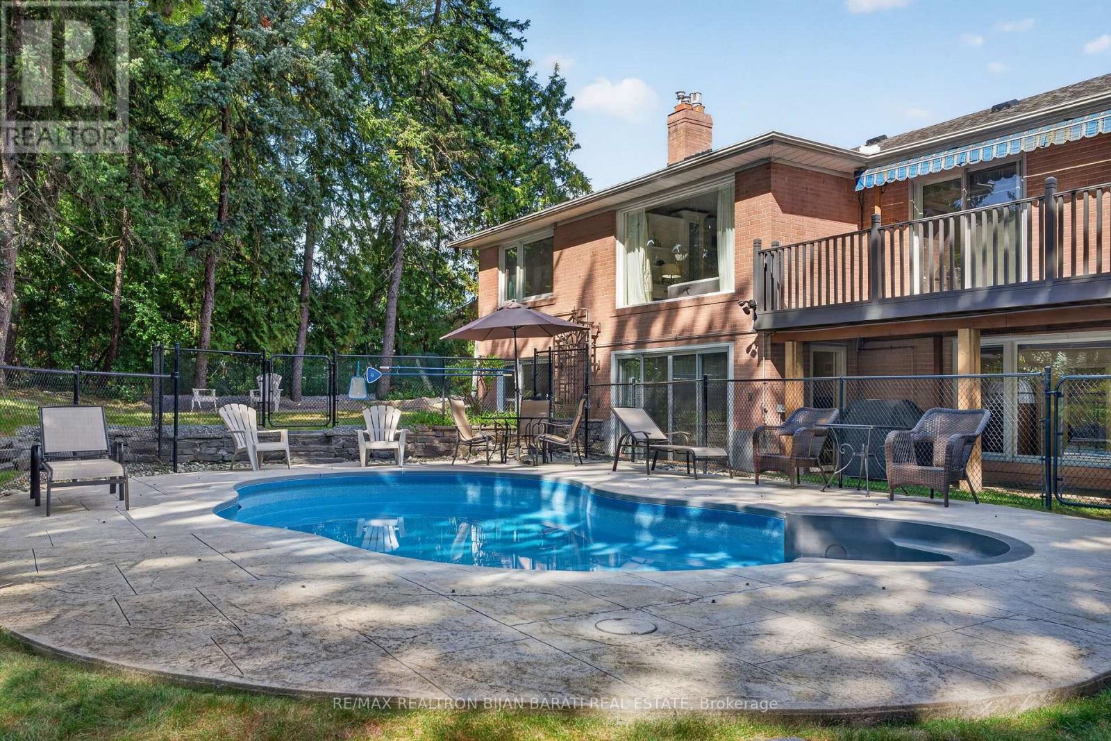 22 BRUCEDALE CRESCENT - 42