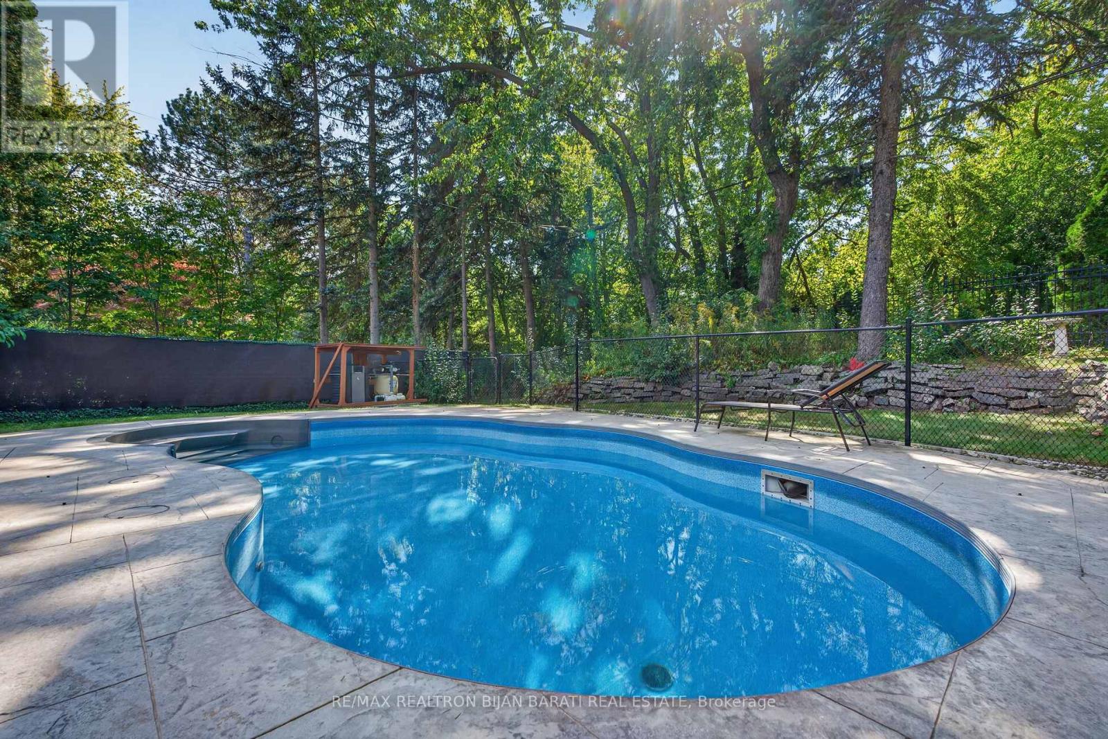 22 BRUCEDALE CRESCENT - 44
