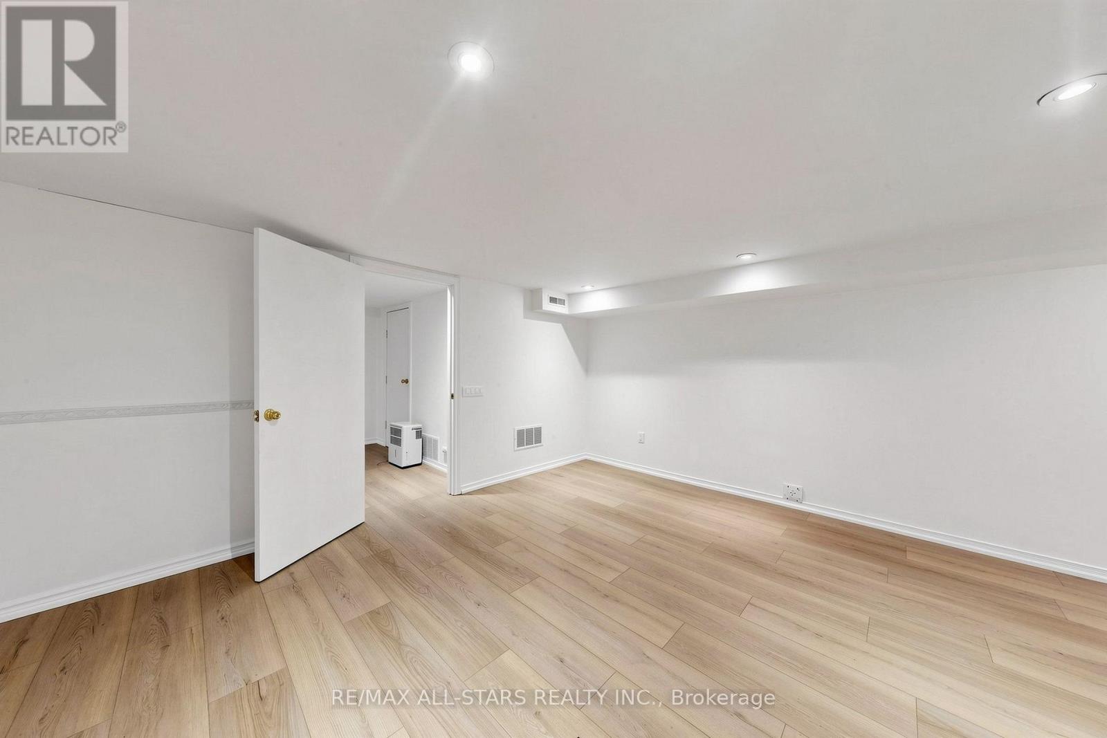 BASEMENT - 68 MACPHERSON AVENUE, Toronto (Annex) — photo 5