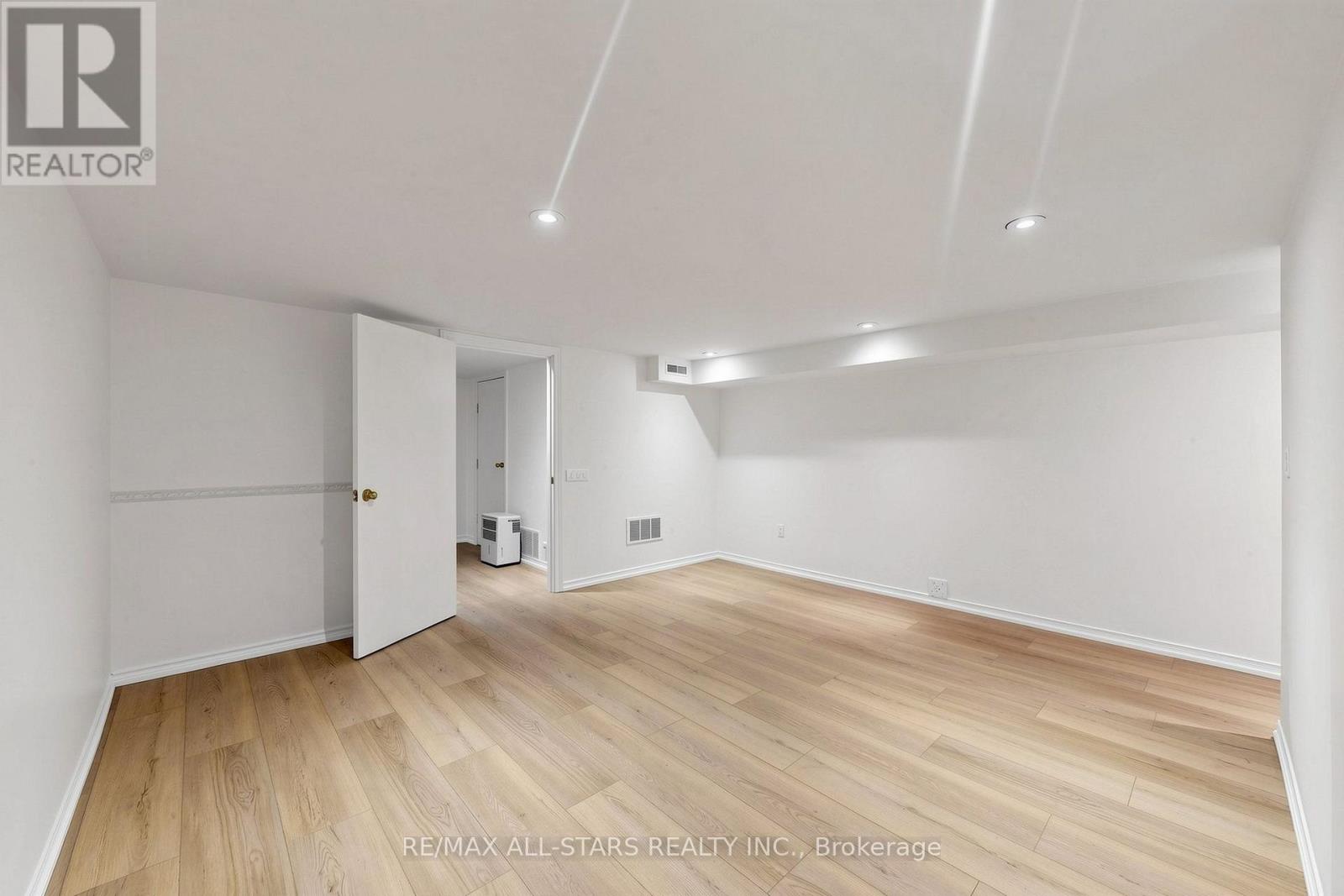 BASEMENT - 68 MACPHERSON AVENUE, Toronto (Annex) — photo 6