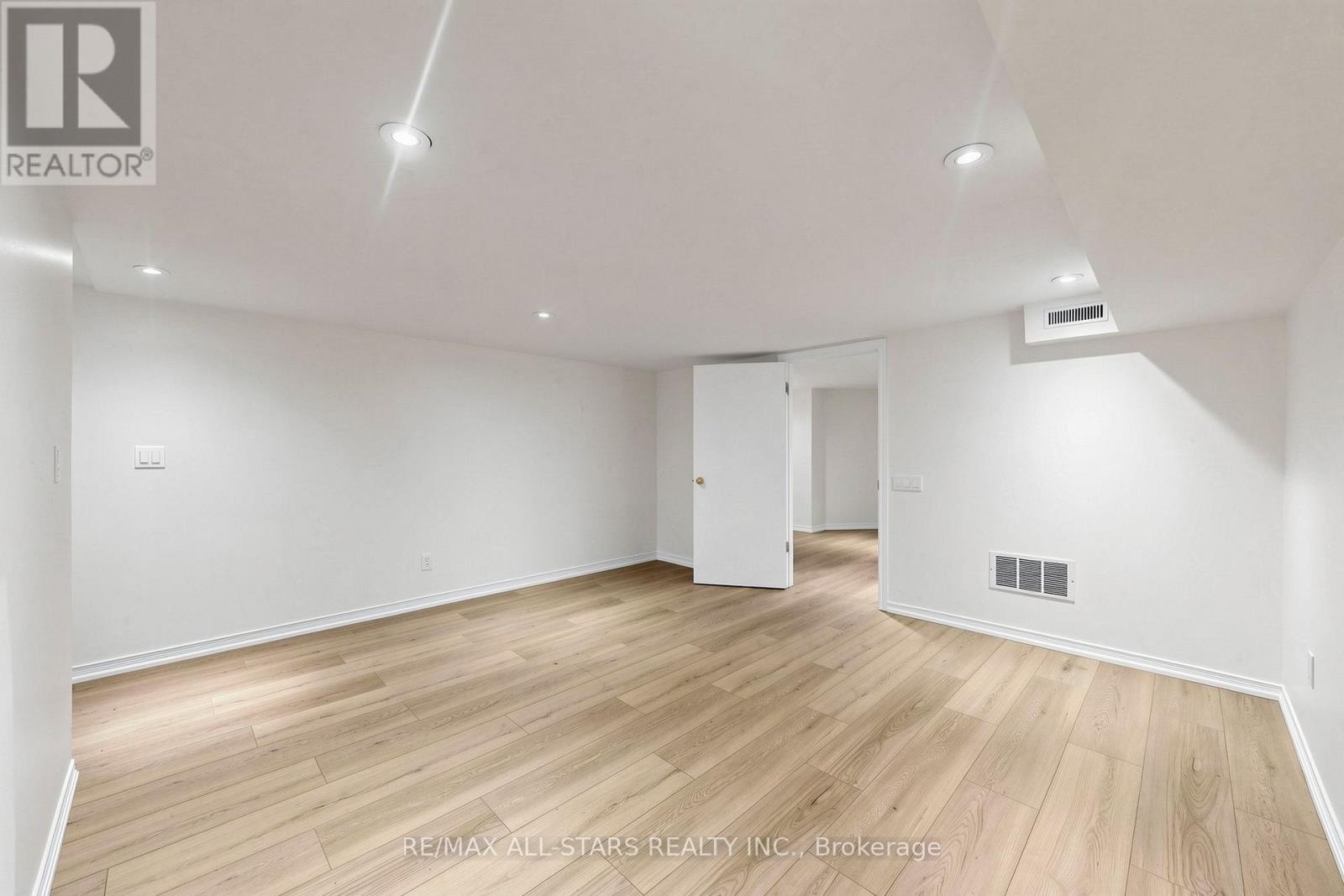 BASEMENT - 68 MACPHERSON AVENUE, Toronto (Annex) — photo 7