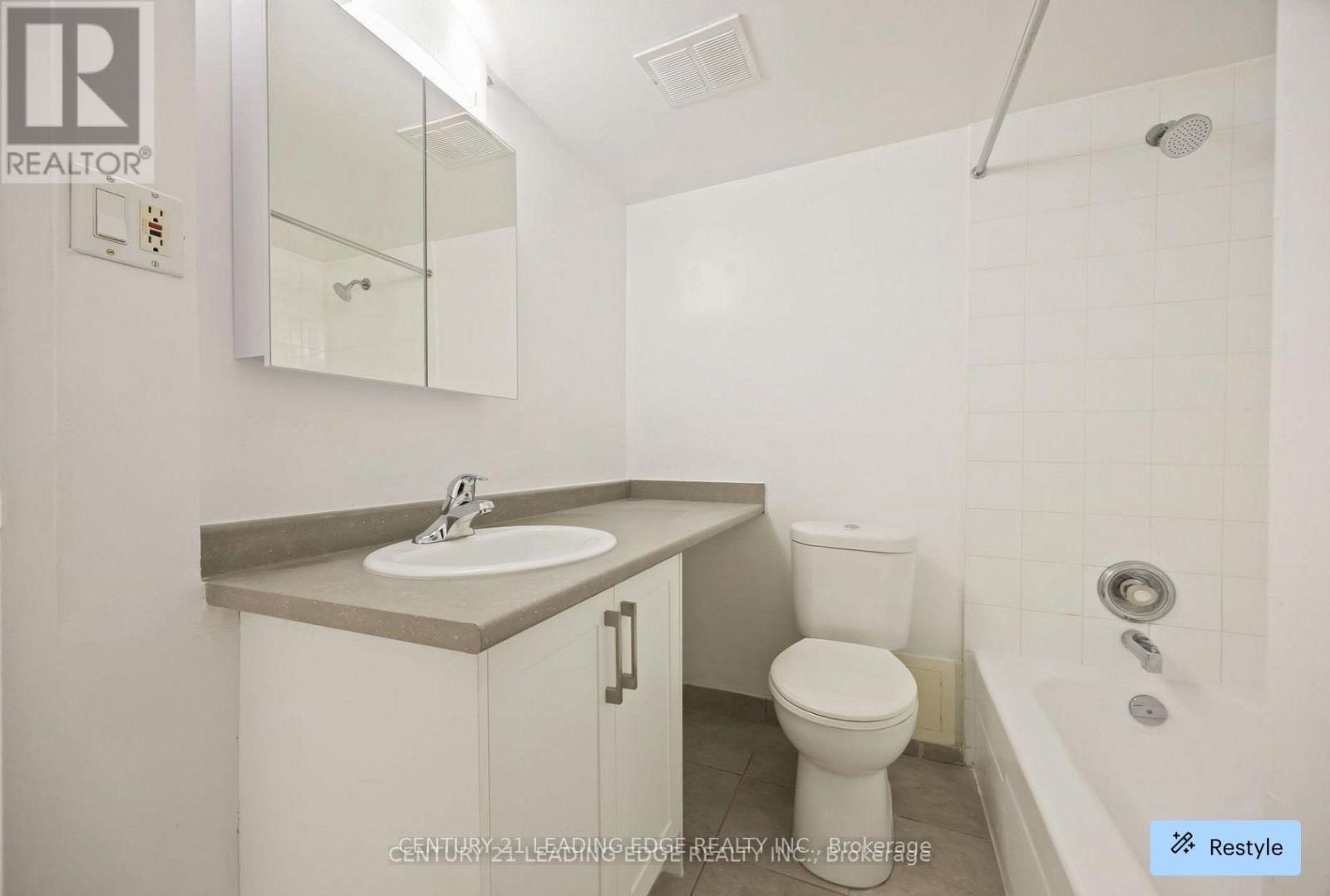 23A - 20 PRINCE ARTHUR AVENUE, Toronto (Annex) — photo 4