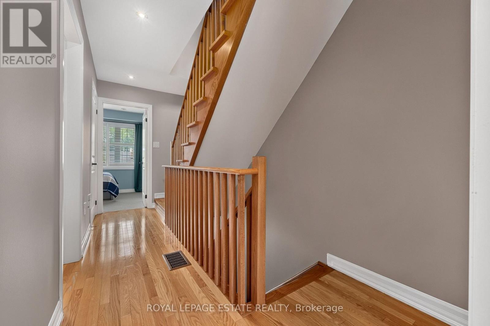 2112 DUNDAS STREET E - 12