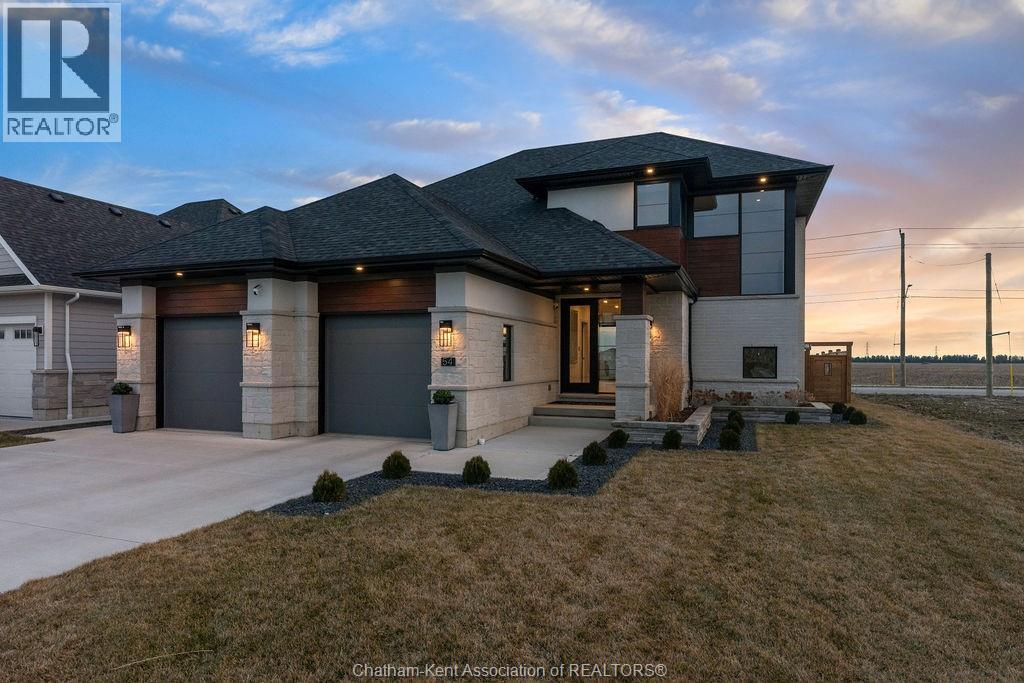 54 Dundee Drive West, Chatham, Ontario, N7M0S7, Chatham, Ontario — photo 1 of 5