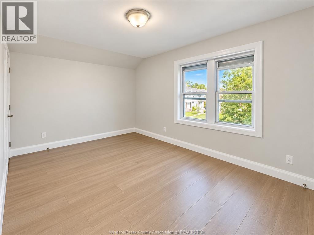 1597 Bruce - Image 13