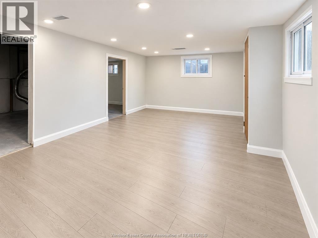 1597 Bruce - Image 19