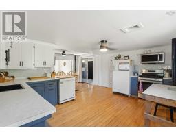 Games room - 9677 221 Highway, Canning, NS B0S1P0 Photo 7