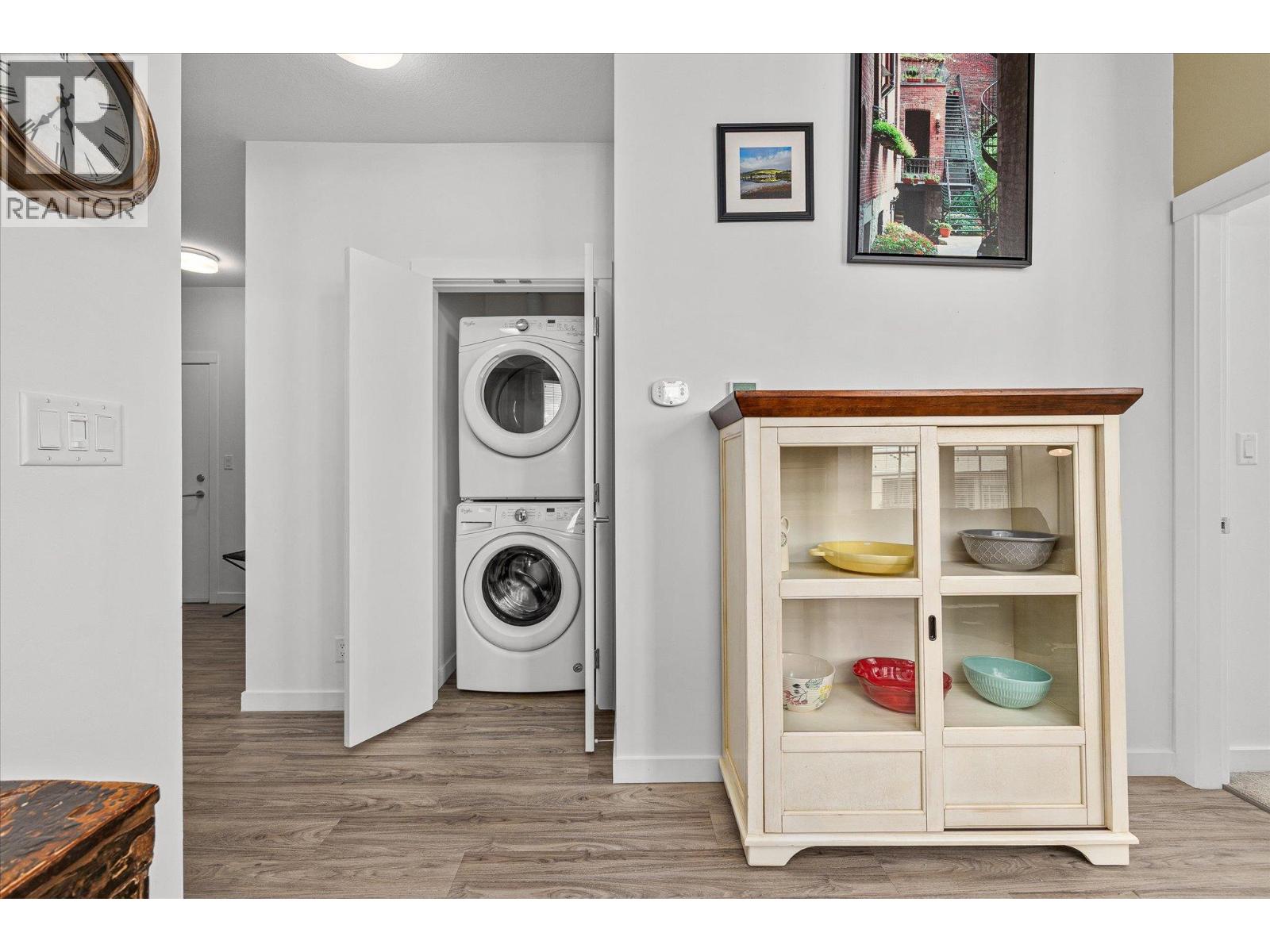 #PH06 1775 Chapman Place - 17