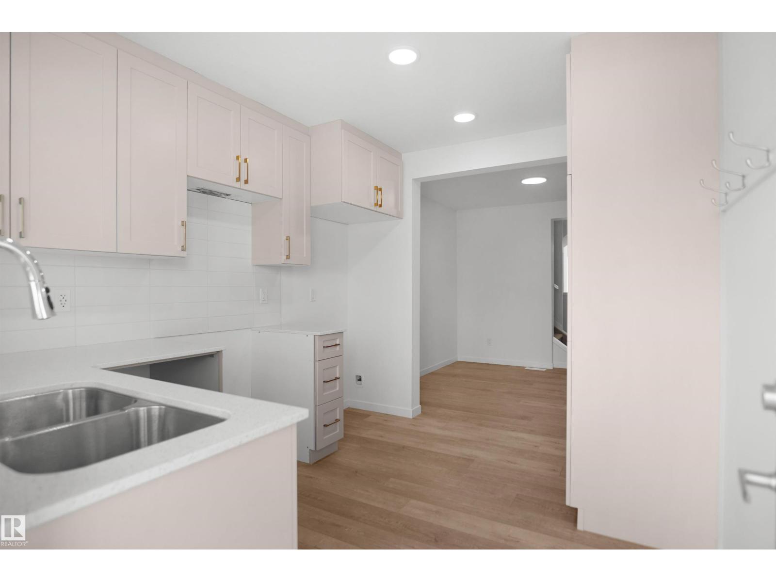 #81 3705 141 ST SW - 10