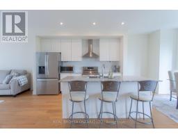 Living room - 11 Mariners Pier Way, Orillia, ON L3V8P4 Photo 6