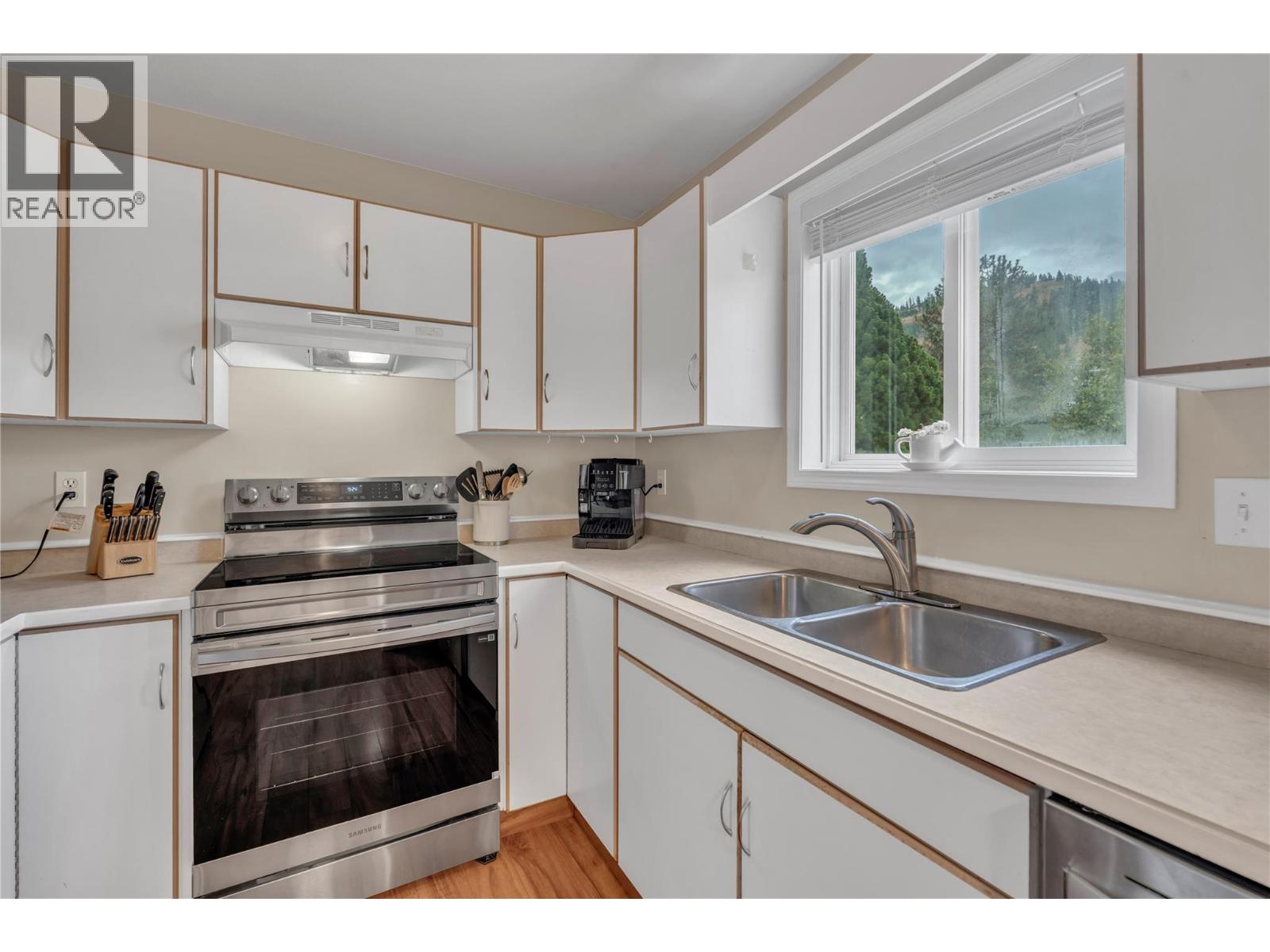 4 8710 Prairie Valley Road, Summerland
