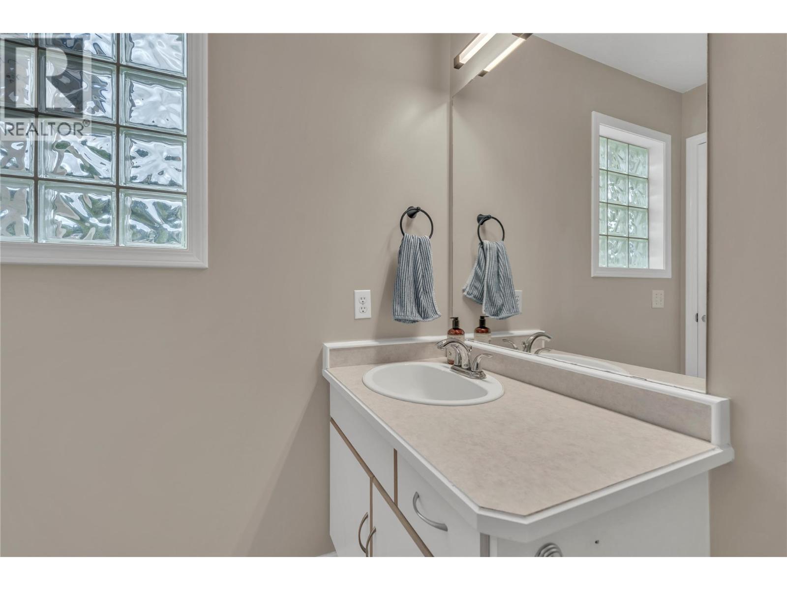 4 8710 Prairie Valley Road, Summerland