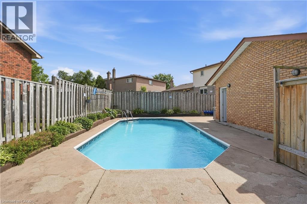 2 LORING Crescent - 44