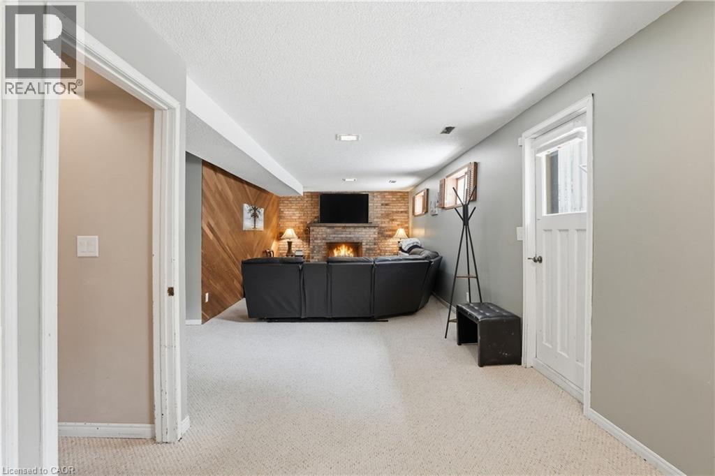 2 LORING Crescent - 28
