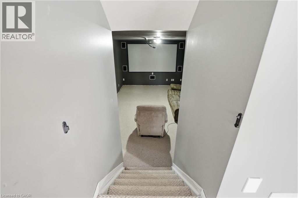 2 LORING Crescent - 31