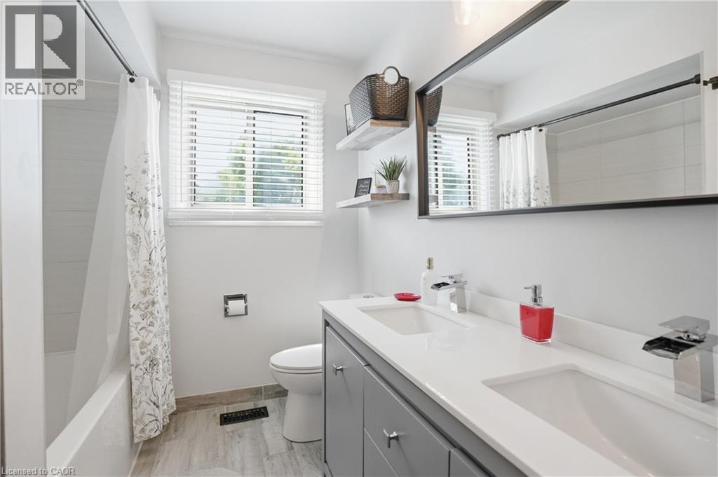 2 LORING Crescent - 26