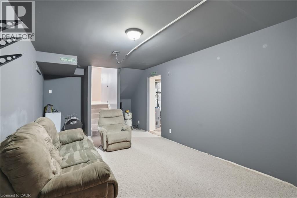 2 LORING Crescent - 33