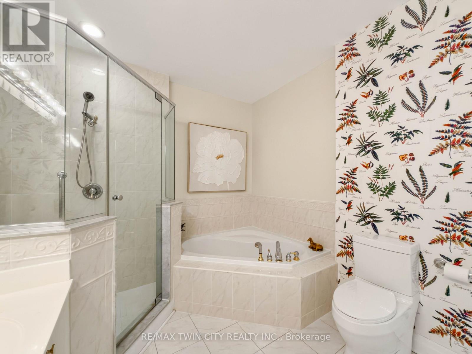 #107 65 PORT STREET E - 39