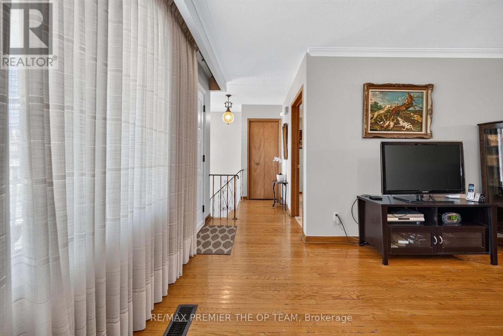 97 FIRGROVE CRESCENT - 4