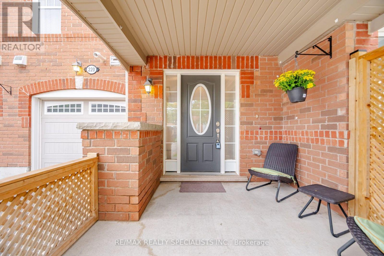 220 Mortimer Crescent, Milton (HA Harrison), Ontario, L9T8N8, Milton (HA Harrison), Ontario — photo 4 of 5