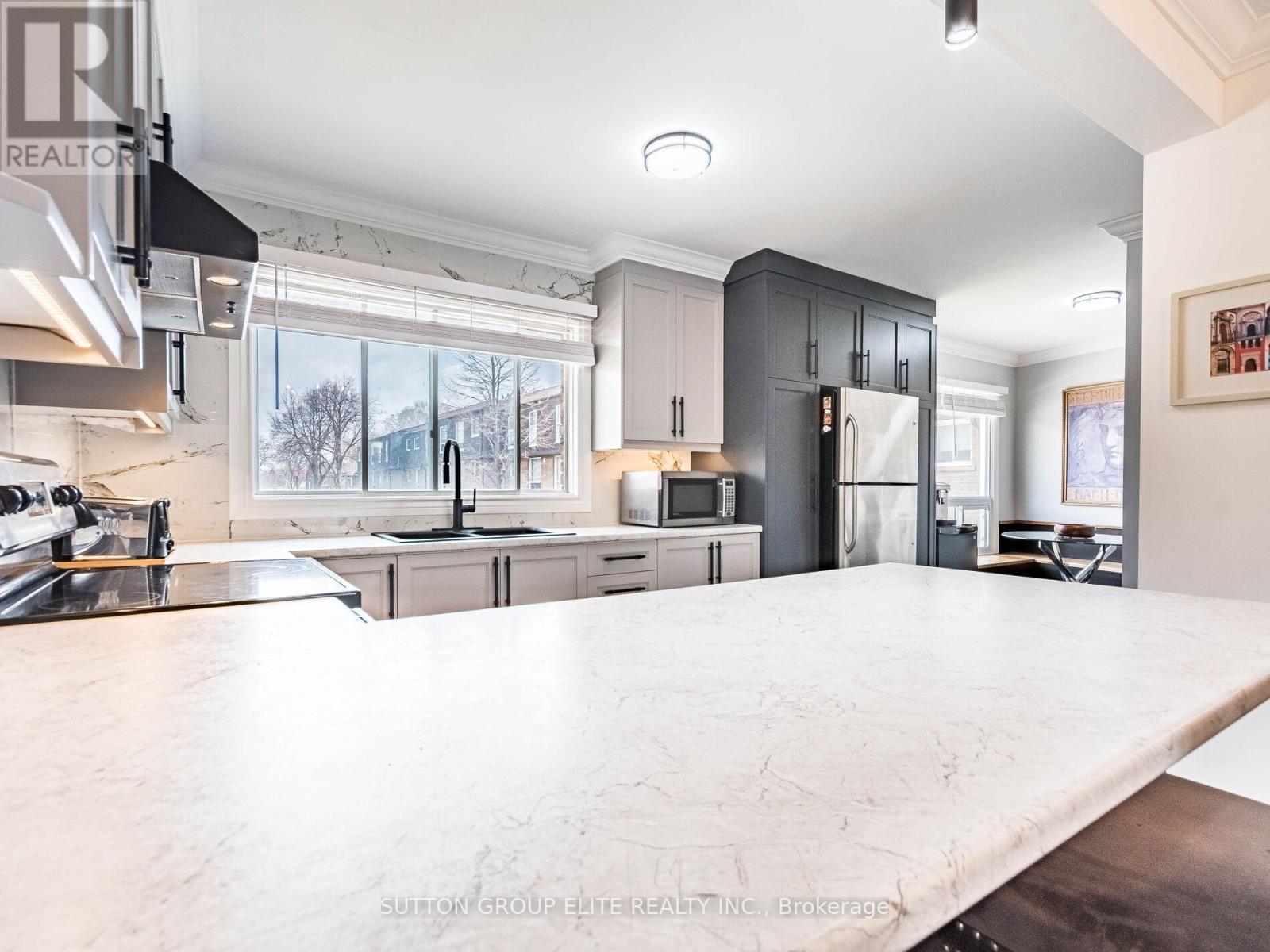#8 640 RATHBURN ROAD E - 14