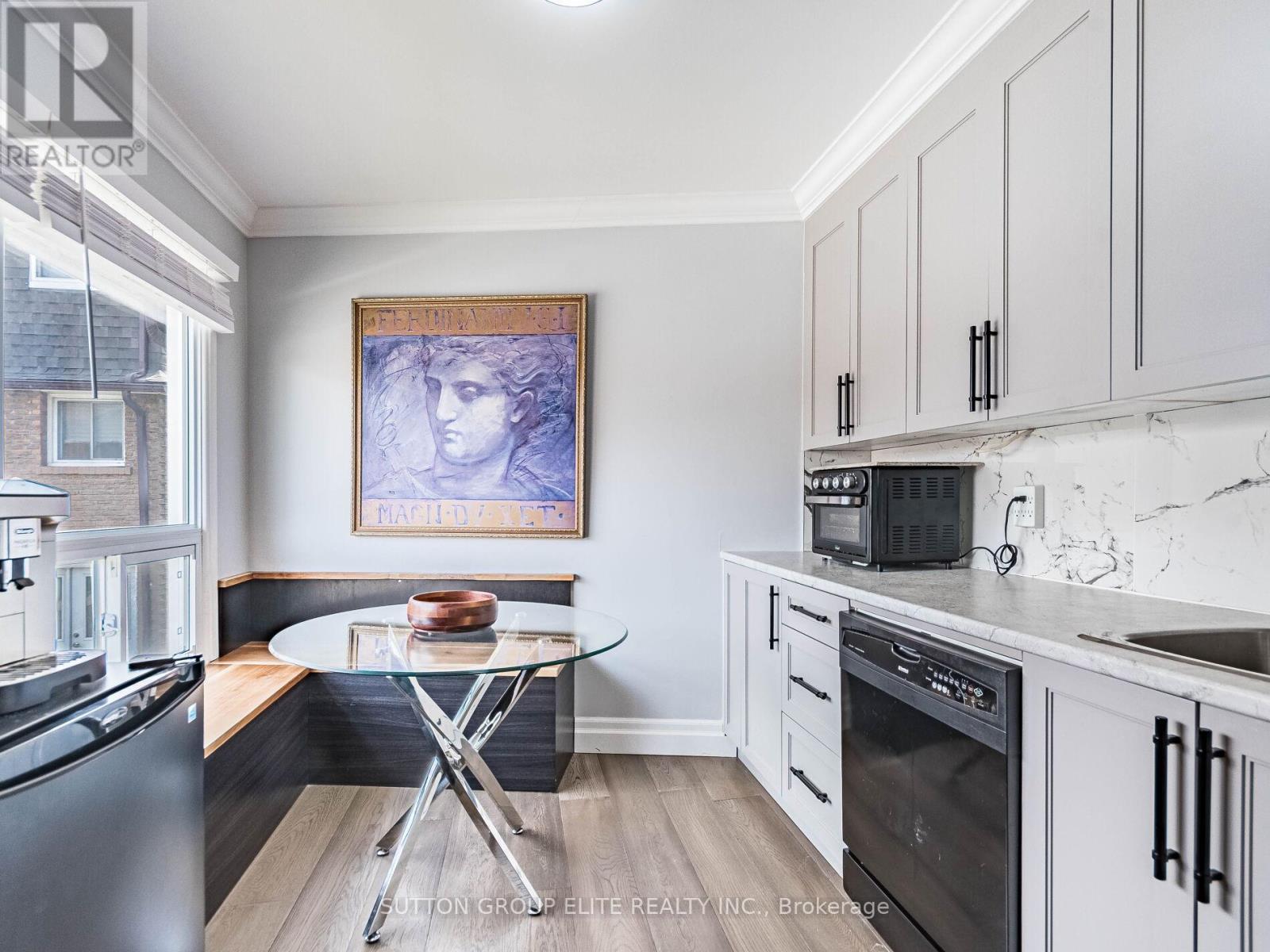 #8 640 RATHBURN ROAD E - 17