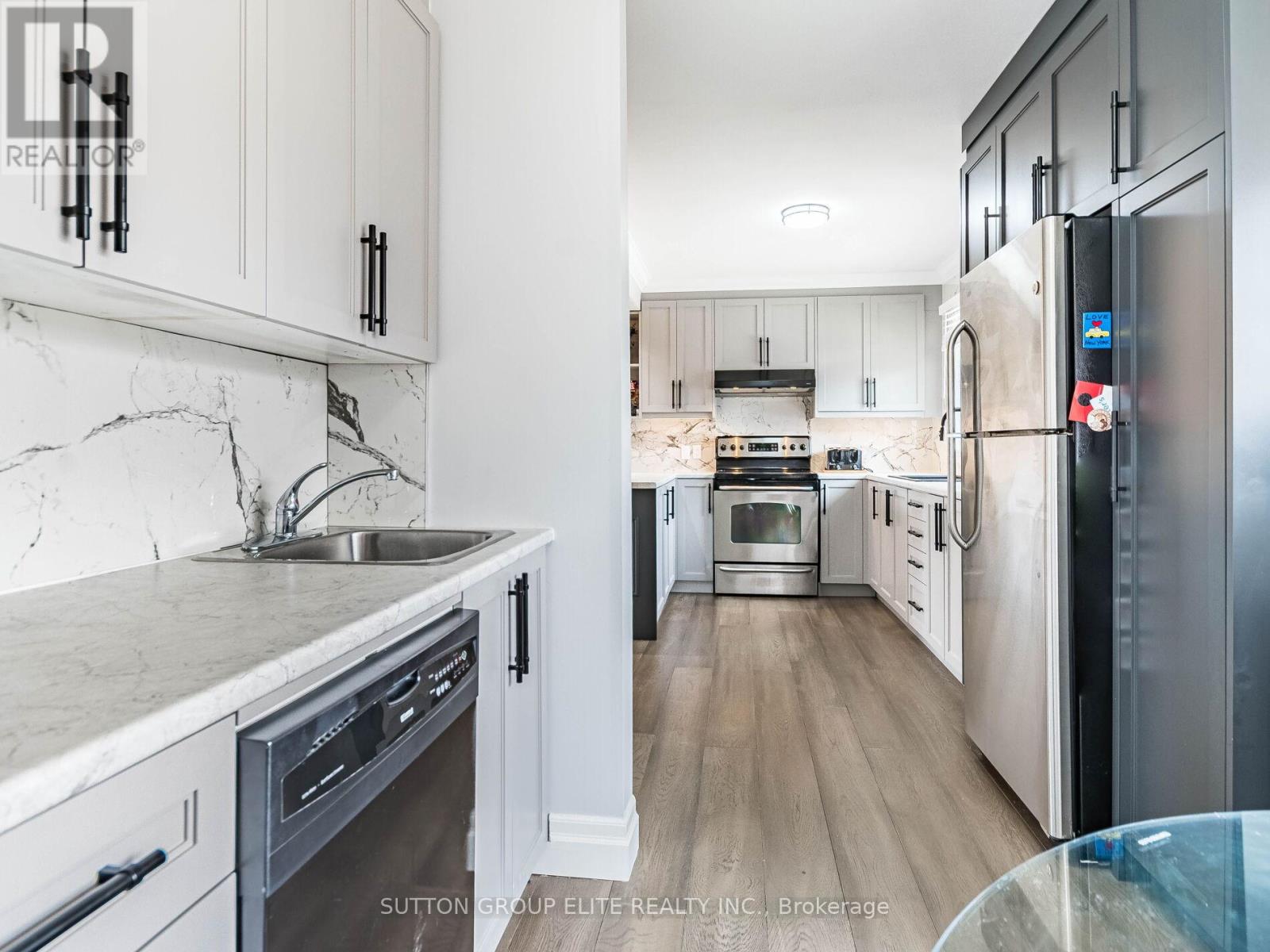 #8 640 RATHBURN ROAD E - 19