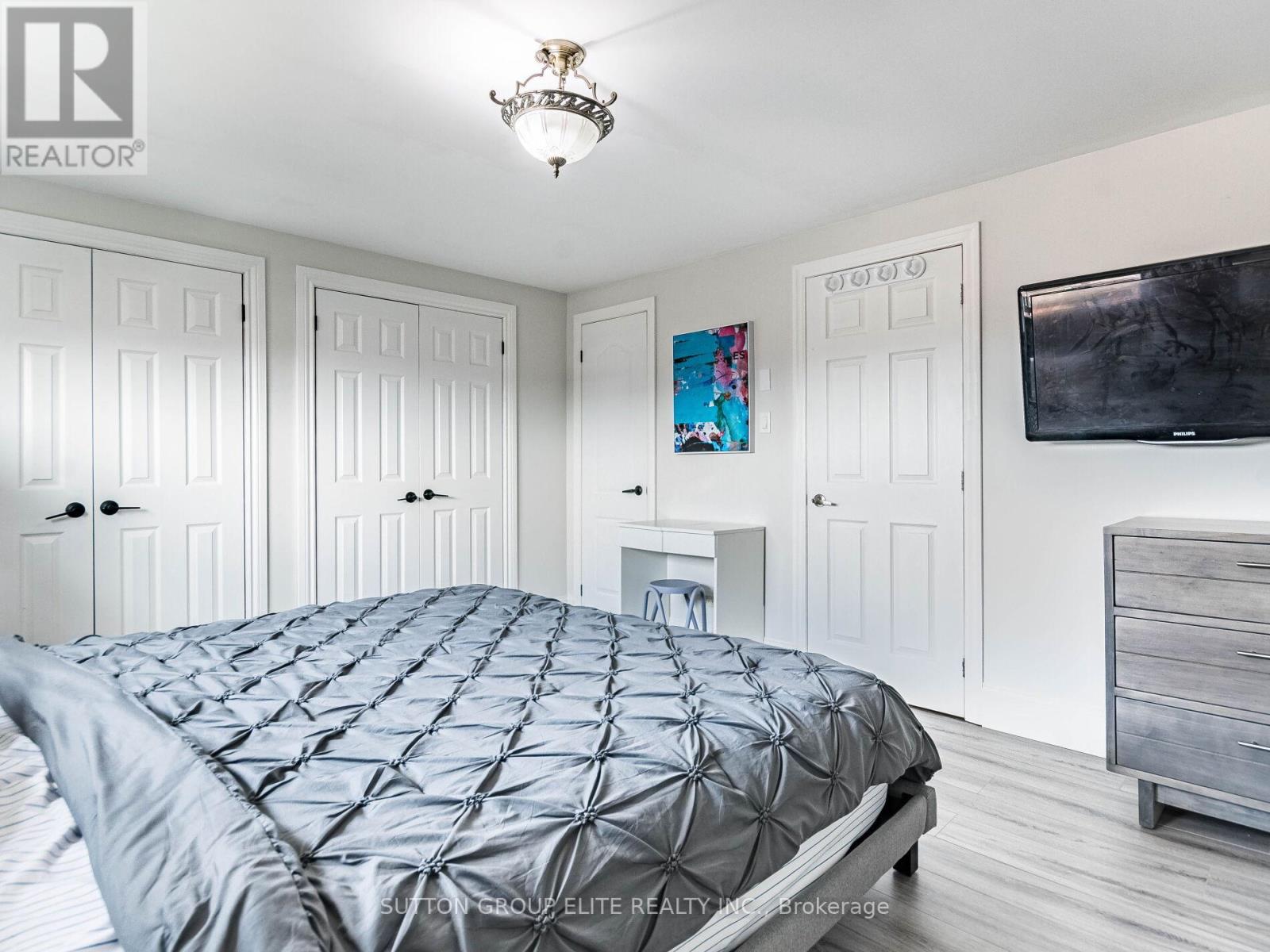 #8 640 RATHBURN ROAD E - 21