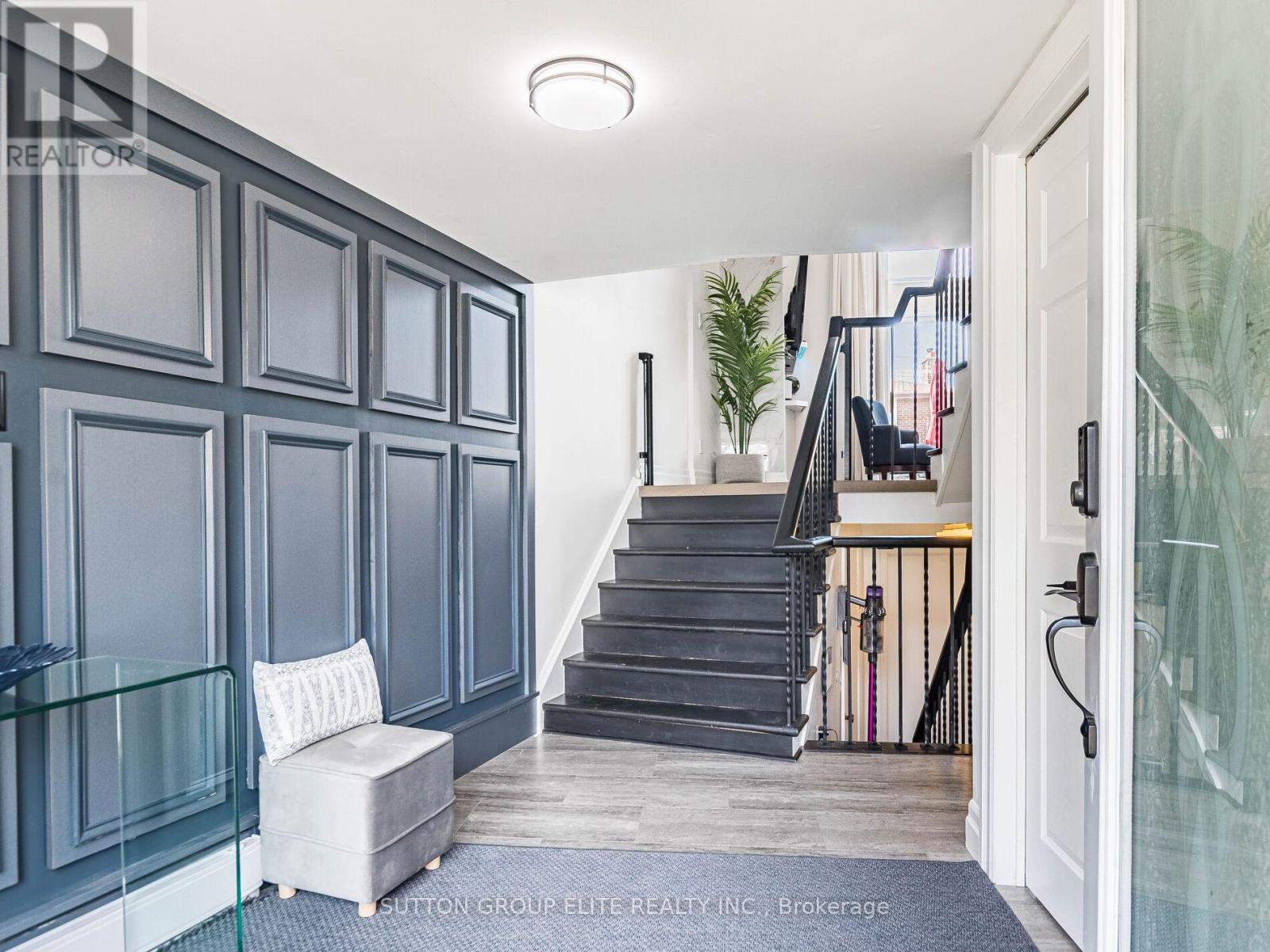 #8 640 RATHBURN ROAD E - 3