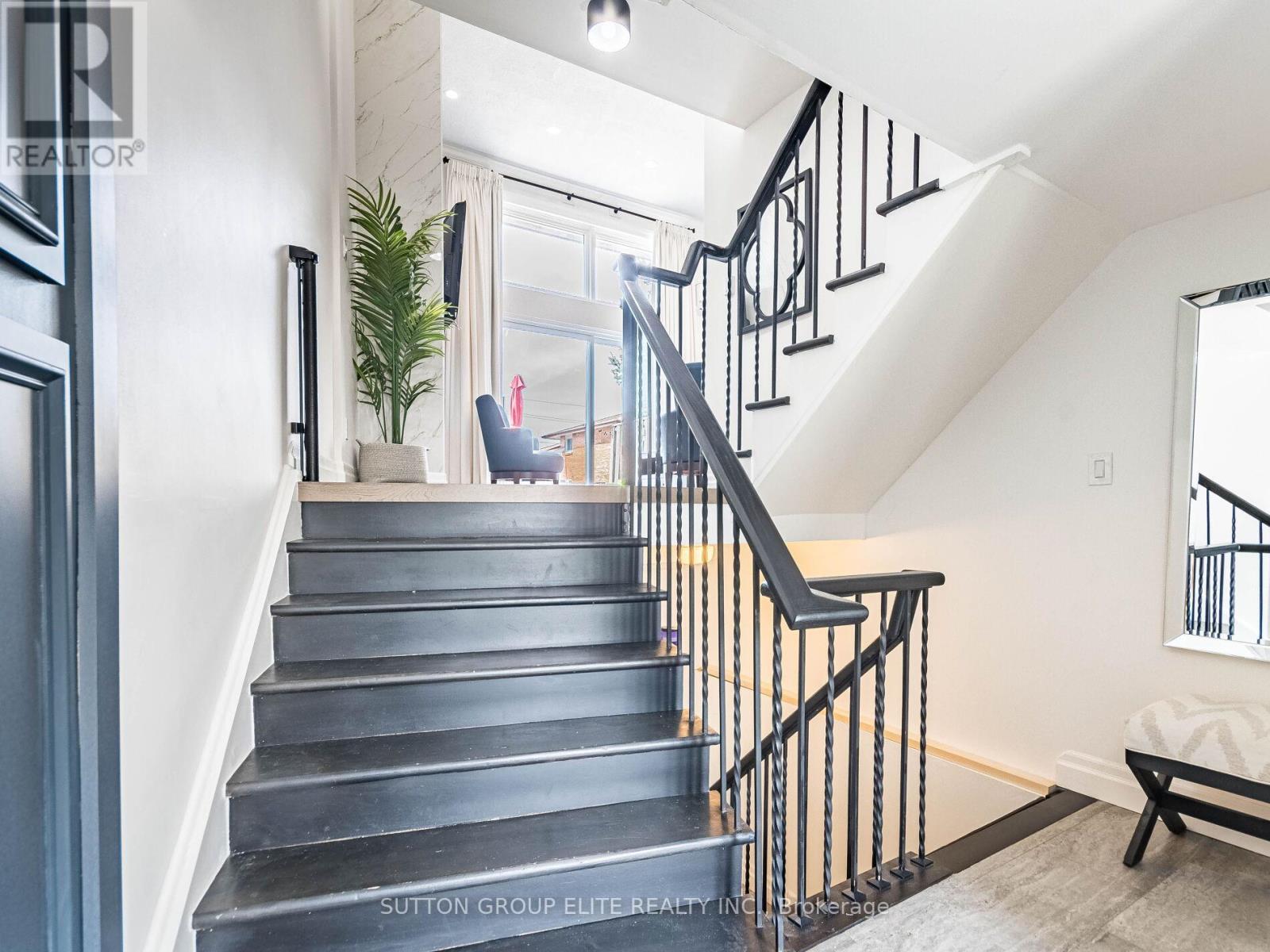 #8 640 RATHBURN ROAD E - 5
