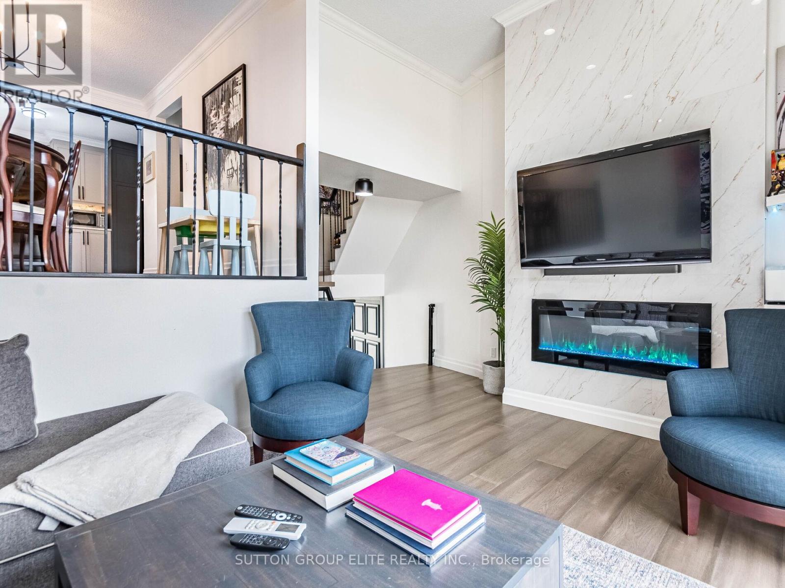 #8 640 RATHBURN ROAD E - 9