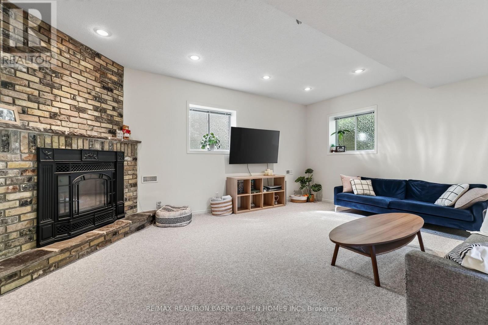 1090 SHELBORNE PLACE - 10