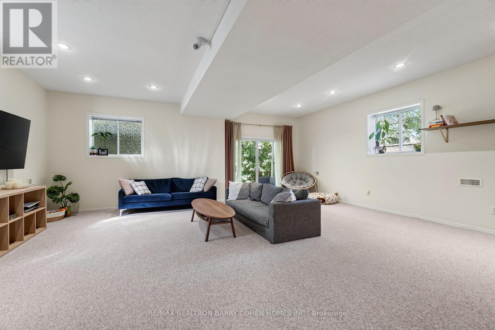 1090 SHELBORNE PLACE - 11