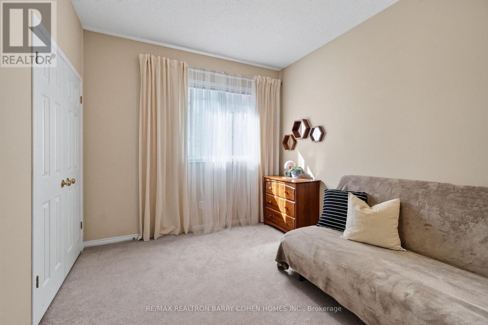 1090 SHELBORNE PLACE - 19