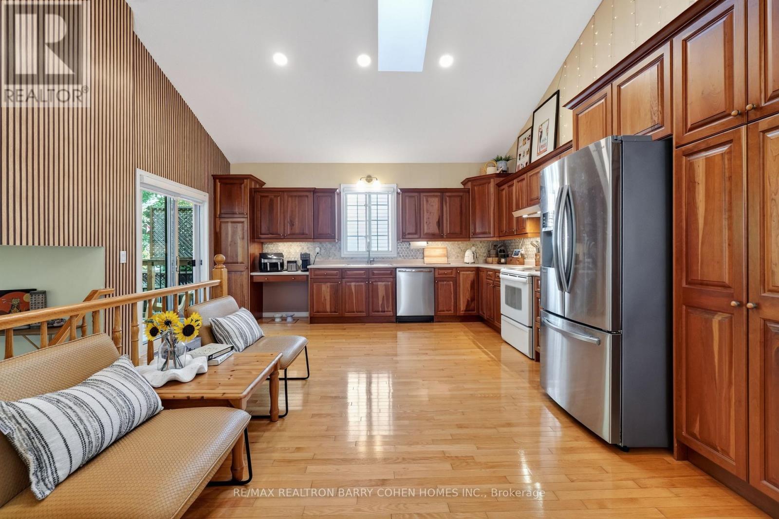 1090 SHELBORNE PLACE - 7