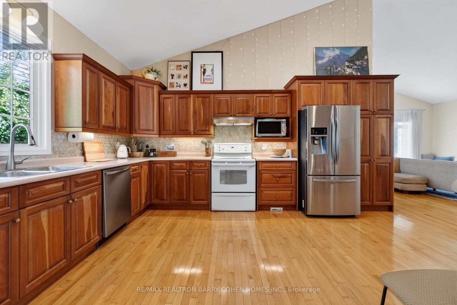 1090 SHELBORNE PLACE - 8